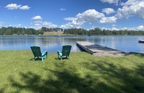 Selwyn Cottage | Hot Tub + Games Room at Waterfront Cottage Kawarthas 🏓