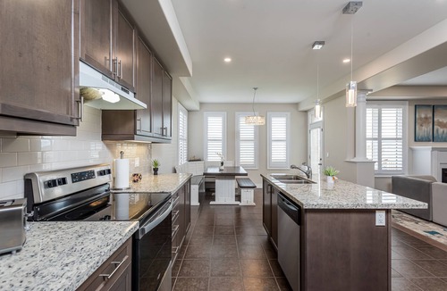 Peterborough House | Hot Tub & Gym in Relaxing 10 Person 5 BR House