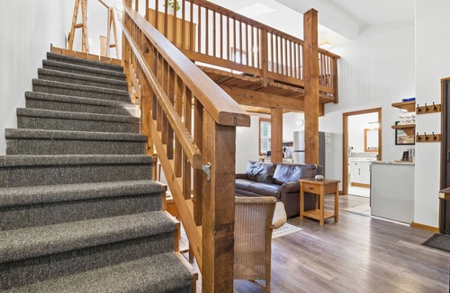 Ucluelet House | Hot Tub ~ Loft With Eagle's Nest Above! ⎮Eagle's Nest