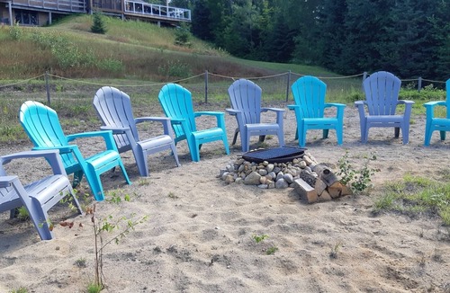 Lake St. Peter Cottage | Hot tub. Sauna. Sandy beach. Heritage trail.