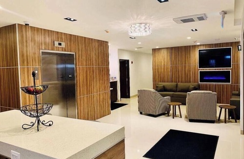 Northeast Mississauga Apartment | Hotel Chandni Victoria - King Room Disability Access