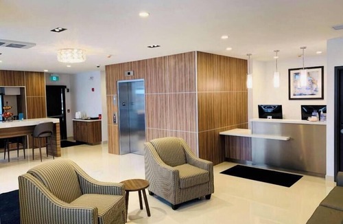 Northeast Mississauga Apartment | Hotel Chandni Victoria - King Room Disability Access