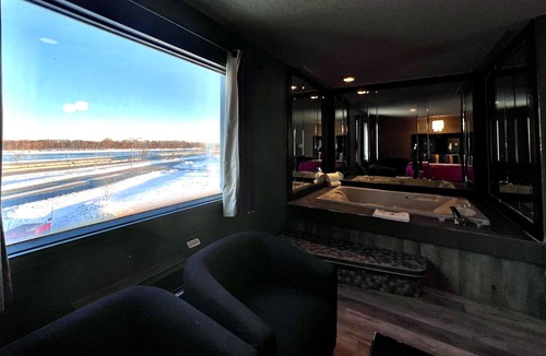 Longueuil Hotel | Hotel L'Express