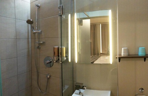 Quartier des Spectacles Hotel | Hotel Le Deville