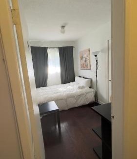 Coquitlam House | Hotel Room 2