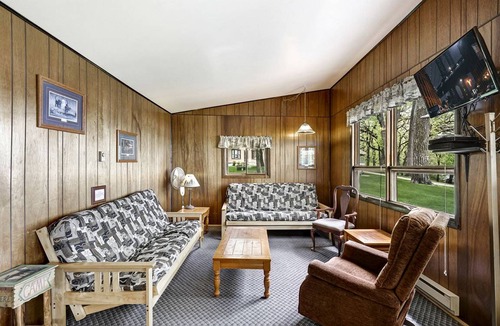 Fergus Falls House | House ∙ 2 bedrooms ∙ 8 guests