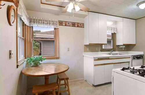 Kenny House | House in a quiet neighborhood 13 mins from downtown, airport and mall of america