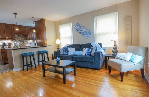 Diamond Lake House | House in Minneapolis, 2 beds, 2 baths and a sofa sleeper