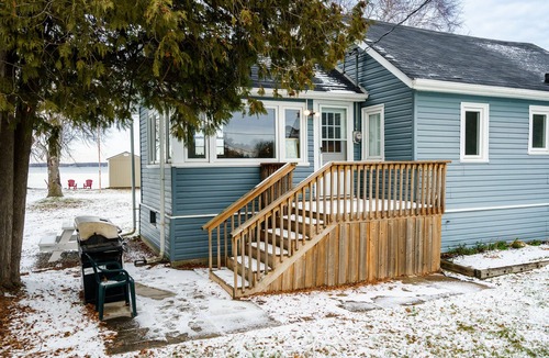 Virginia Cottage | House of happiness!nCozy Waterfront cottage.nSummer & winter lake activities!n