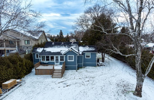 Virginia Cottage | House of happiness!nCozy Waterfront cottage.nSummer & winter lake activities!n