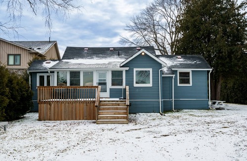 Virginia Cottage | House of happiness!nCozy Waterfront cottage.nSummer & winter lake activities!n