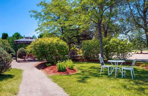 Lindsay Hotel | Howard Johnson by Wyndham Lindsay