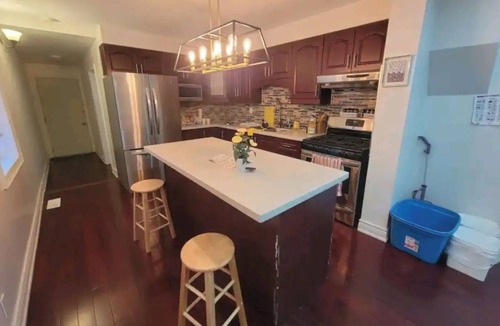 Trinity - Bellwoods House | Huge house in downtown GTA Steps to Public transit Supermarket Bank Library Park
