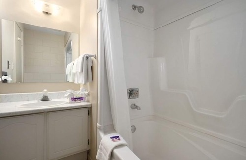 Kincardine Hotel | Huron Coast INN
