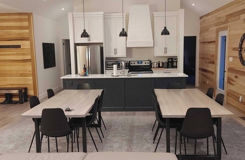 South Bruce Peninsula Cottage | Huronia Luxury: Lakefront Views & Game Room!