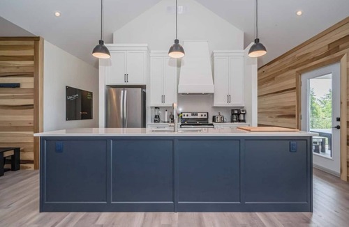 South Bruce Peninsula Cottage | Huronia Luxury: Lakefront Views & Game Room!