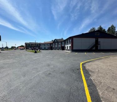 Algoma District Hotel | HWY 17 Hotel