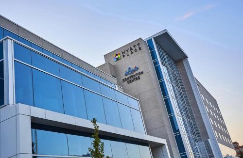 Gateway Hotel | Hyatt Place Toronto Mississauga and Luxe Convention Centre