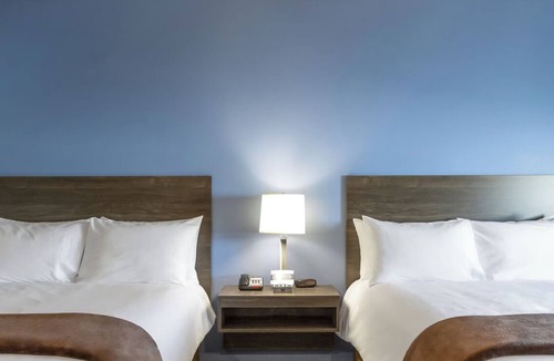 Grand Rapids Hotel | Ideal Stay for Families, Room w/Kitchen | Near Museums | Parking | Onsite Pool