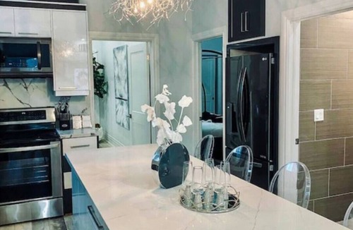 Crystal Beach House | IN THE MOMENT Luxury Beachfront Paradise, with private beach access, BBQ, AC