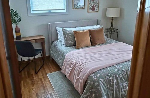 Elbow Lake House | In Town - Close to Hospital, Maplewood Manor, 2 Churches, Splash Pad, & Parks.