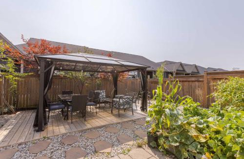 Niagara Falls House | Inspired Stay close to Niagara *4B & 2King Beds*