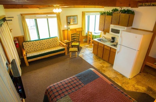 Puposky Apartment | Inviting Poolside Studio Suite - Steps from Resort Amenities