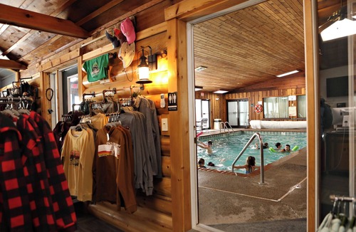 Puposky Apartment | Inviting Poolside Studio Suite - Steps from Resort Amenities
