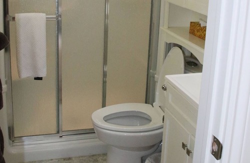 Georgetown House | Iris's Place, Georgetown 1st floor Apartment, close to train station to Toronto