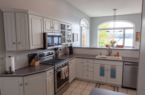 Duluth House | "It's All Good" at Pike Lake