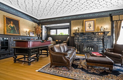 Endion House | J.D. Rockefeller Suite w/King Bed & Fireplace