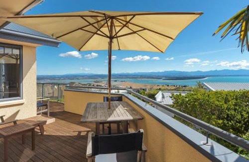 Britannia Heights House | Jacaranda - Views over Tasman Bay