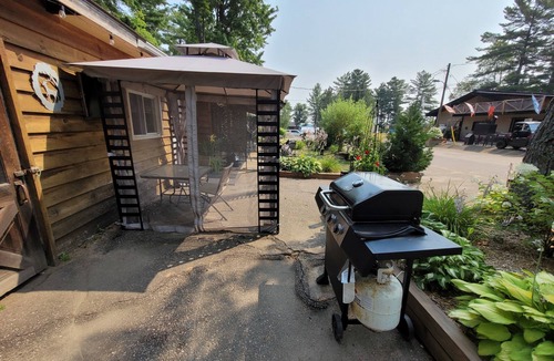 Petawawa House | Jack Pine Cabin at Pine Ridge Park