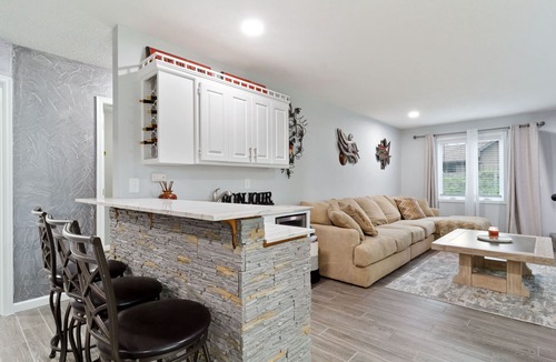 Blaine House | JENKINS RETREAT w/private hot tub & theater