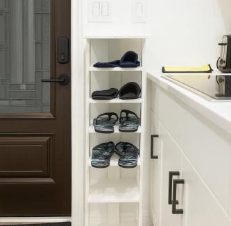 East Windsor House | Jnice Residence