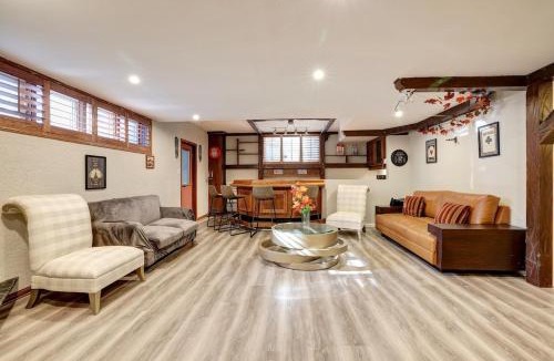 Sheridan Villa | Joyful Mansion with Charm Indoor