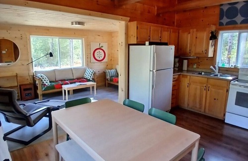 North Frontenac Cabin | Juniper Cabin- Waterfront retreat on Mosque Lake
