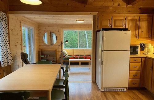 North Frontenac Cabin | Juniper Cabin- Waterfront retreat on Mosque Lake