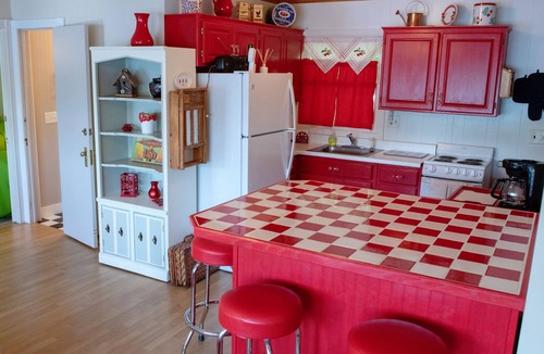 Annandale Cabin | Karen’s Kottage - Lake John Cutie on the Bay! NEW - now with Wi-Fi!