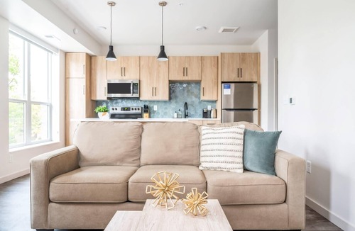 Harrison Apartment | Kasa | Cozy 1BD with Parking and Amenity Access | Minneapolis