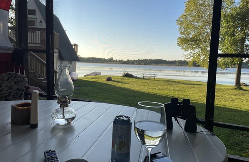 Kirkfield House | KAWARTHA LAKEFRONT COTTAGE 1 1/2 Hours from downtown Toronto. PRIVACY PLUS!