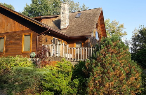 Coboconk Cottage | Kawartha Lakes Log Home Coboconk - perfect family spot, lawn, beach, and deck