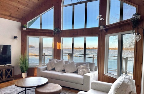 Lindsay Ski Chalet | Kawartha Lakes Waterfront Chalet