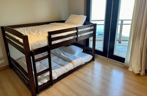Lindsay Ski Chalet | Kawartha Lakes Waterfront Chalet
