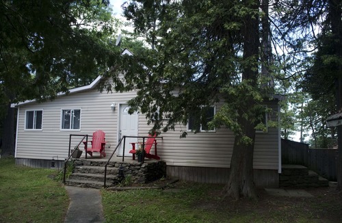 Pleasant Point Cottage | Kawartha waterfront Cottage rental
