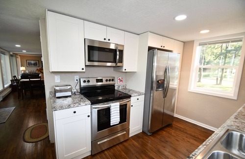 Lindstrom House | Kayaks - Firepit - Dock - Fishing & more!