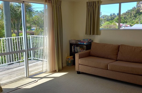Pohara Cottage | Kea View - Pohara Beach Holiday Home