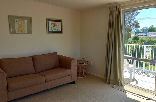 Pohara Cottage | Kea View - Pohara Beach Holiday Home