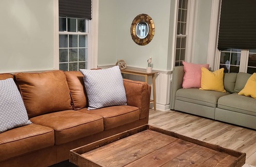 Port Dover Cottage | KING Bed in a Beautiful Cottage Oasis