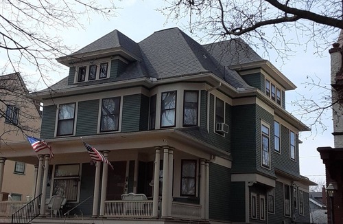 Downtown Toledo House | King Bed, Shared Bath, Sitting Room or Full-size Bed in Historic Victorian Inn